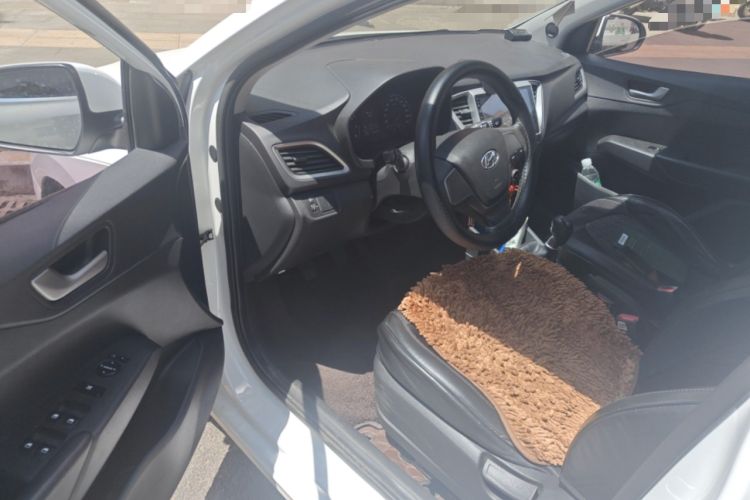 Used Hyundai Verna (new generation) 2016 1.4L Manual Cool Edition GLS Driver Seat