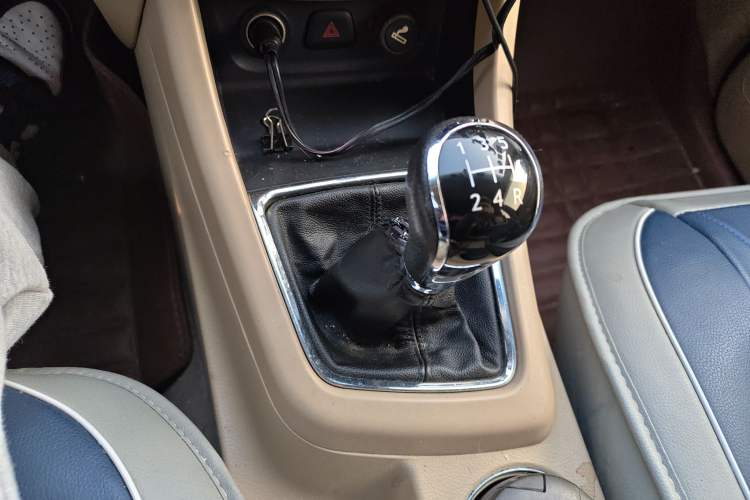 Used Baojun 730 2015 1.8L Manual Luxury Navigation ESP Version 7-seater
