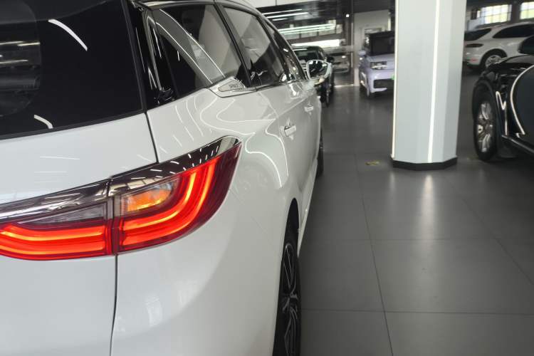 Used BYD Song MAX 2017 1.5T Automatic Smart Connect Elite 7-Seater