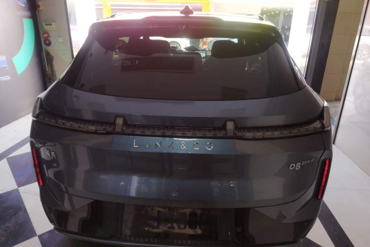 Used Lynk & Co 08 EM-P 2025 220 km All-Wheel-Drive Performance Halo
