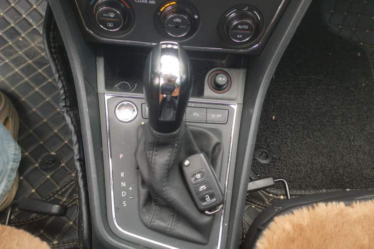 Used Volkswagen Gran Lavida 2017 180TSI DSG Comfort Edition Gear Lever