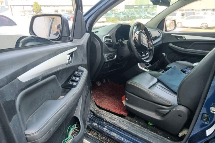 Used Isuzu JLM 2022 2.8T Classic Diesel Two-Wheel Drive Comfort Version with Long Wheelbase – JE493ZLQ6E Driver Seat