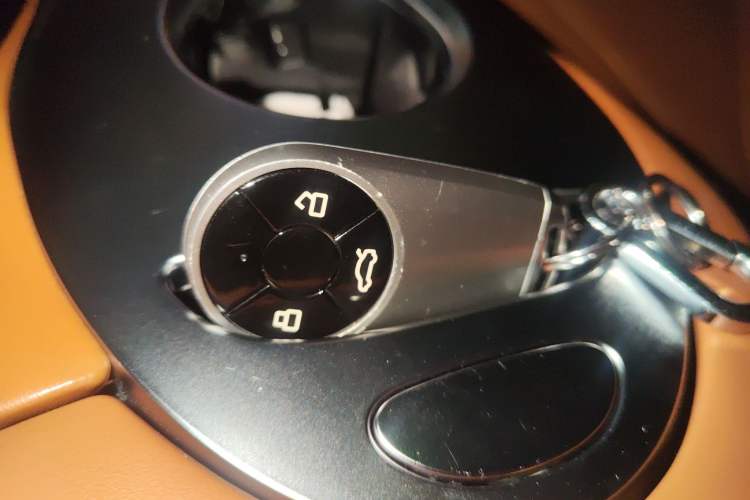 Used ORA Lightning Cat 2022 555 km Luxury Edition Vehicle Key