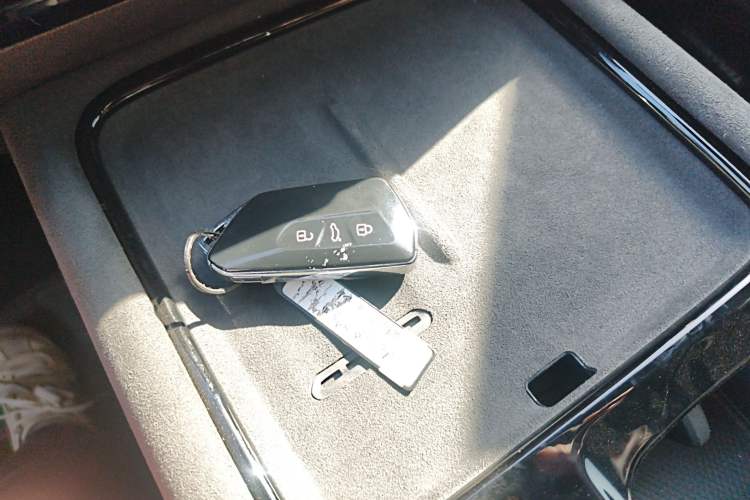 Used Volkswagen Teramont 2025 Tiguan Pro 450TSI Four-Wheel Drive Summit Edition
