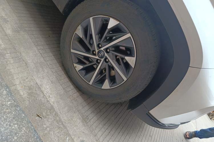 Used Hyundai Tucson 2023 Tucson L 1.5T Automatic Two-Wheel Drive GLX Elite Edition Right Front Wheel Hub