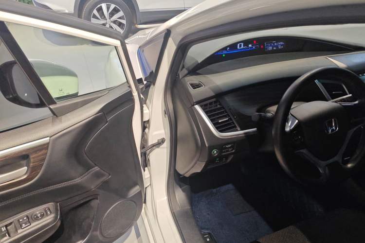 Used Honda Jade 2017 1.8L automatic Comfort version 5 seats
