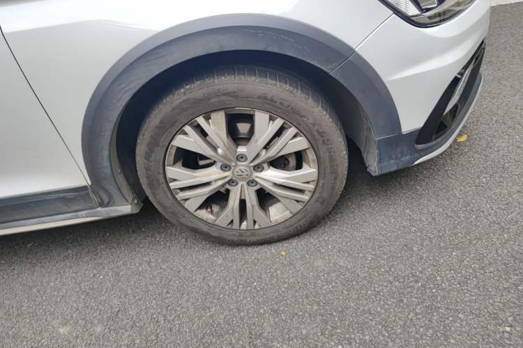 Used Volkswagen C-TREK 2018 1.5L Automatic Comfort Model Right Front Wheel Hub