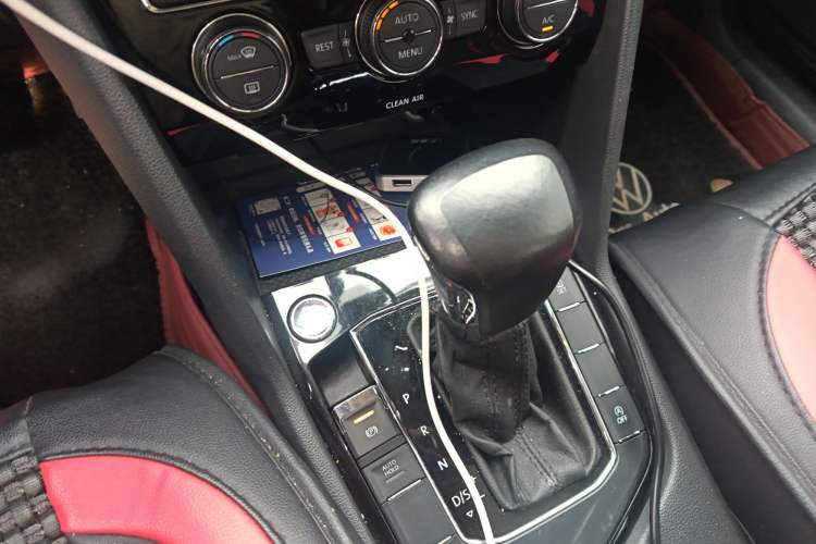 Used Volkswagen Tiguan L 2017 330TSI Automatic Two-Wheel Drive Luxury Edition Gear Lever