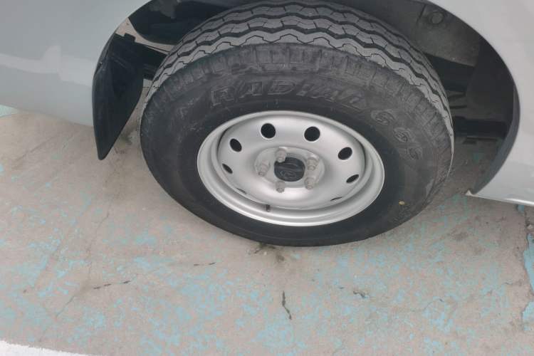Used CHANGAN KAICHENG Ruixing M60 2023 1.6L CNG Comfort-Grade 6-Seater Passenger Vehicle Right Rear Wheel Hub