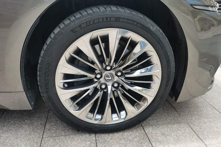Used Lexus LS 2018 500h Executive Edition China V Standard