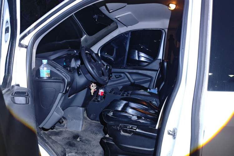 Used Ford Transit 2017 2.0T Diesel Multi-Function Commercial Vehicle Short Wheelbase Mid-Roof China V Standard