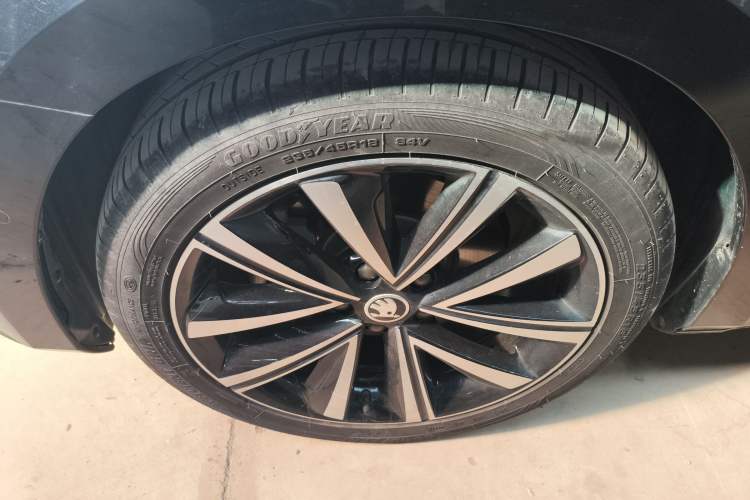 Used Skoda Superb 2024 TSI280 DSG Luxury Edition Left Front Wheel Hub