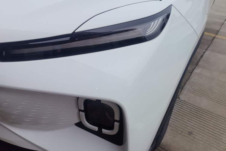 Used Geometry E Firefly 2024 401 km Fluorescent Left Front Headlight