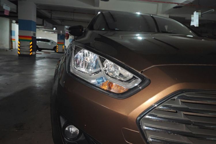 Used Ford Escort 2015 1.5L Automatic Comfort Edition Right Front Headlight