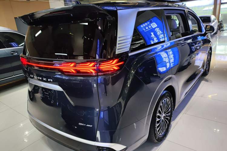 Used Denza D9 2022 DM-i 970 Four-Wheel Drive Prestige Model Rear Right 45 Deg