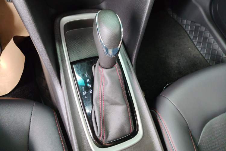 Used Chevrolet Monza 2020 Light Hybrid RS 330T Automatic Comfort Edition Gear Lever