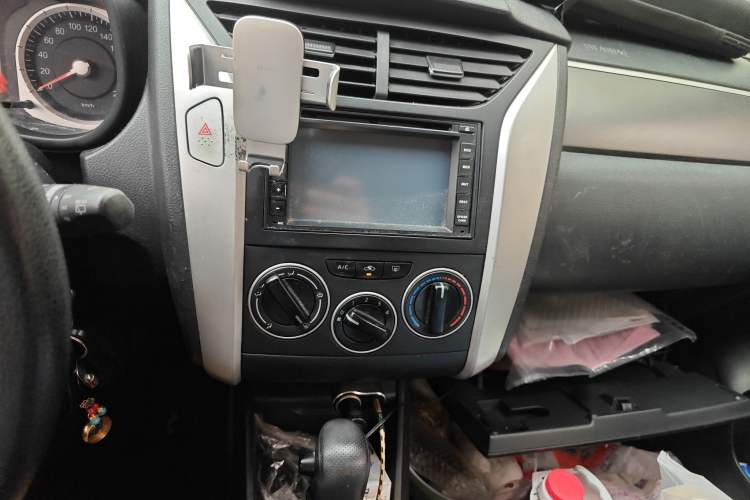 Used Venucia R50X 2013 1.6L Automatic Version with Beidou Navigation