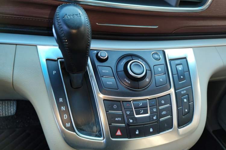 Used Buick GL8 2017 25S Prestige Version China V Standard Gear Lever