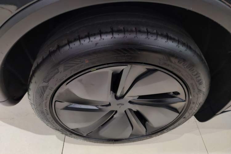Used Tesla Model Y 2025 Rear-Wheel-Drive Version
