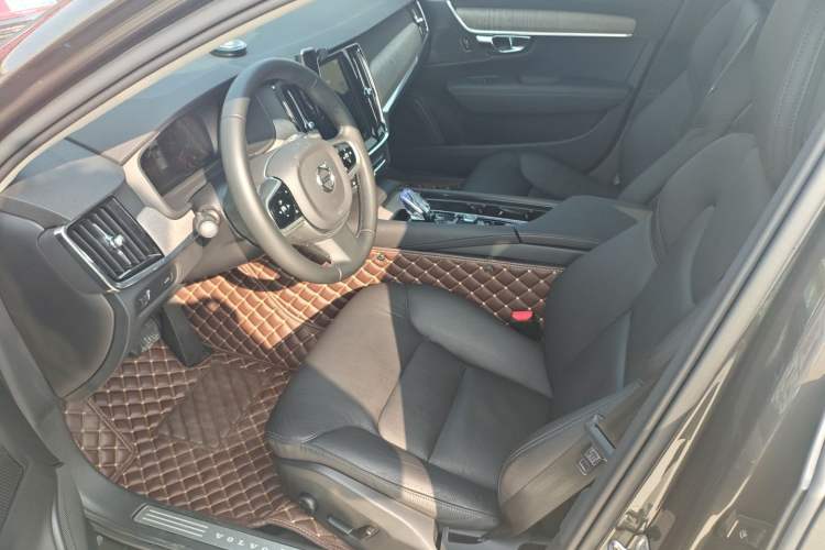 Used Volvo V90 2021 Cross Country B5 AWD Smart Range Edition
