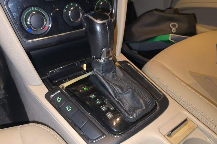 Used Skoda Superb 2013 1.4 TSI DSG Prestige Edition Gear Lever
