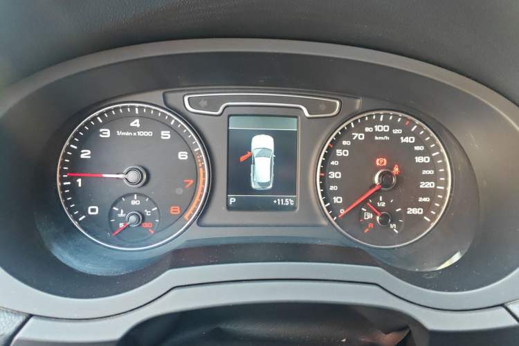 Used Audi Q3 2013 35 TFSI quattro Luxury Model Instrument Cluster