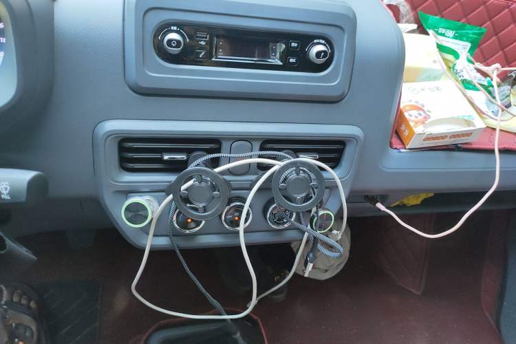 Used Wuling Yangguang 2025 Model 310KM Bus Edition—Customized by CATL
