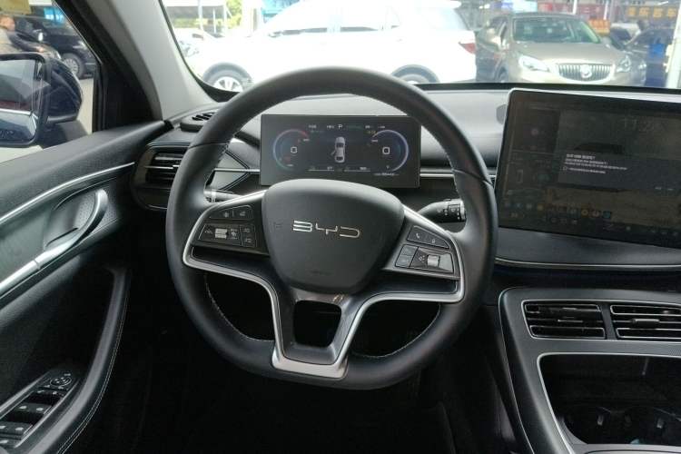 Used BYD Destroyer 05 2024 HONOR Edition DM-i 120KM Flagship Model Steering Wheel