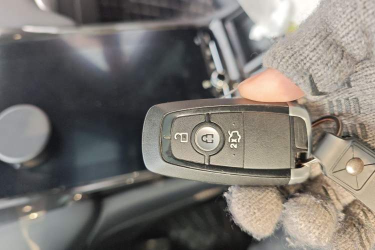 Used Ford Taurus 2019 EcoBoost 245 Premium Edition Vehicle Key