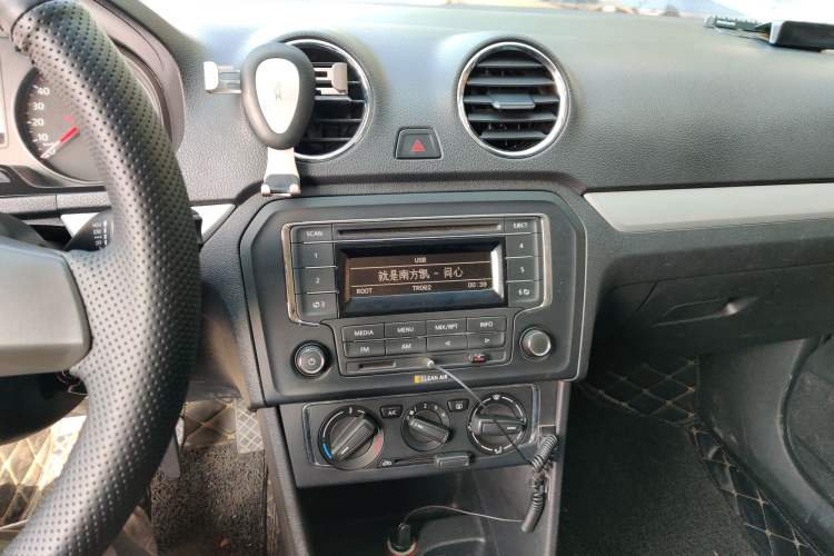 Used Volkswagen Jetta 2015 Zhuihui Edition 1.6L Manual Comfort Model
