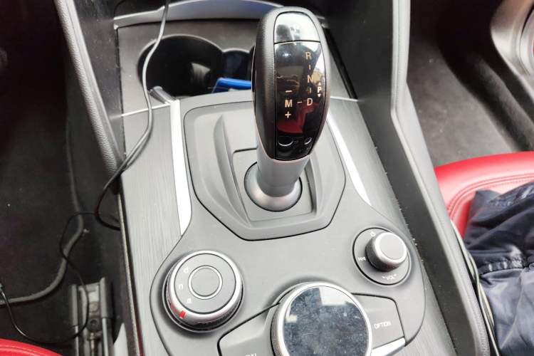 Used Alfa Romeo Giulia 2017 2.0T 200HP Luxury Edition
