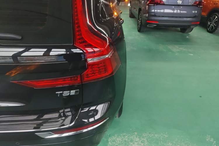 Used Volvo XC60 2021 T5 4x4 Smart Luxury Edition Exterior 3