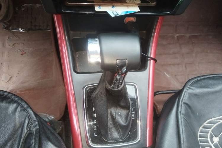 Used BAIC Senova X25 2015 1.5L Automatic Elite Model Gear Lever