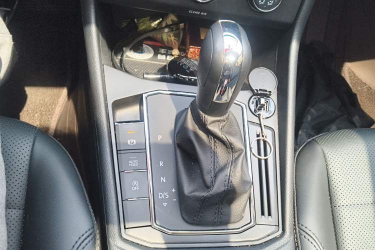 Used Volkswagen Lavida 2022 1.5L Automatic Comfort Edition Gear Lever