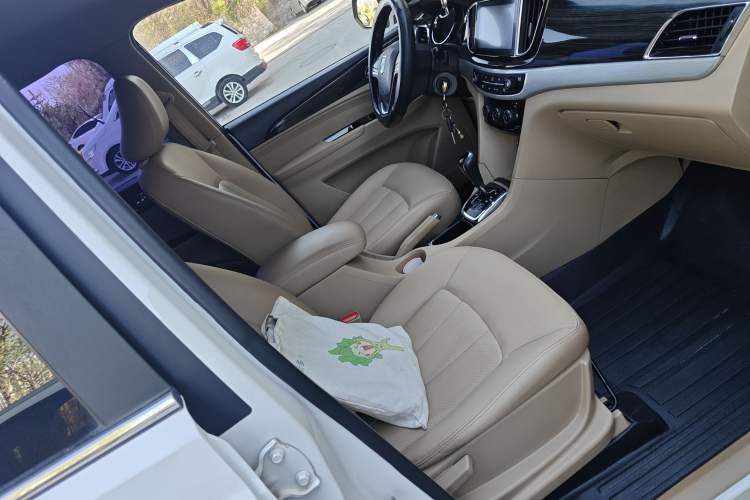 Used Baojun 730 2016 1.8L iAMT Comfort Version 7 Seats Right Front Seat