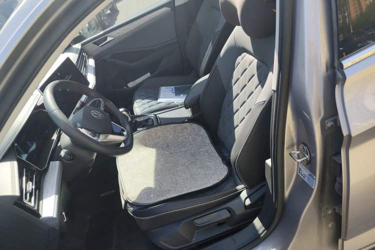 Used Volkswagen Sagitar 2023 300TSI DSG Excellence Edition Left Front Seat