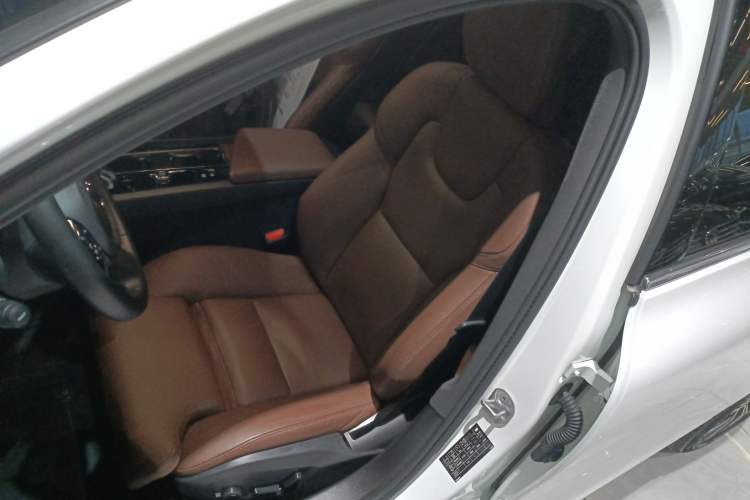 Used Volvo S60 2023 B4 Zhiyuan Luxury Edition
