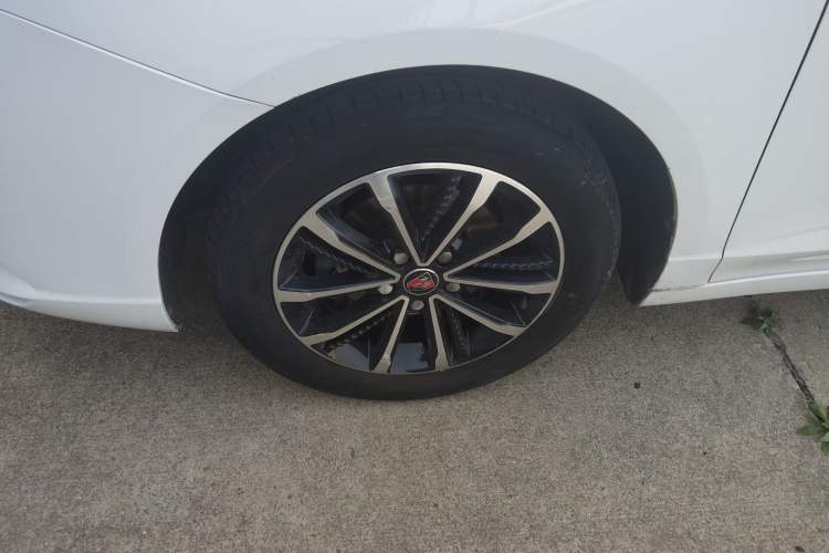 Used Roewe i5 2020 1.5L Manual 4G Connect Leehao Flagship Edition Left Front Wheel Hub