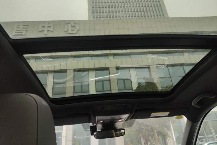 Used Volkswagen T-ROC 2025 300TSI DSG Two-Wheel Drive Chen Guang Edition