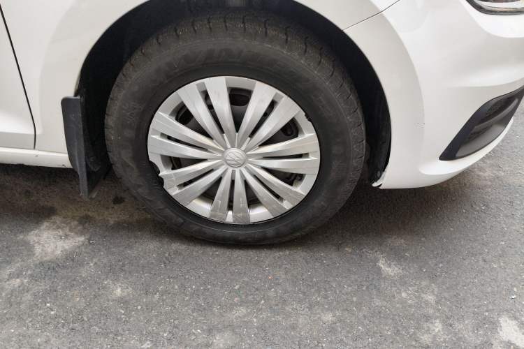 Used Volkswagen Santana 2021 1.5L Manual Fashion Edition Right Front Wheel Hub