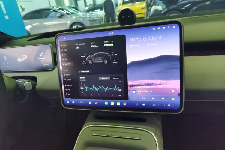 Used Nio ET5T 2025 75 kWh Touring Audio And AC Panel