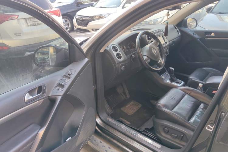 Used Volkswagen Tiguan L 2015 1.8TSI Automatic All-Wheel-Drive Luxury Model