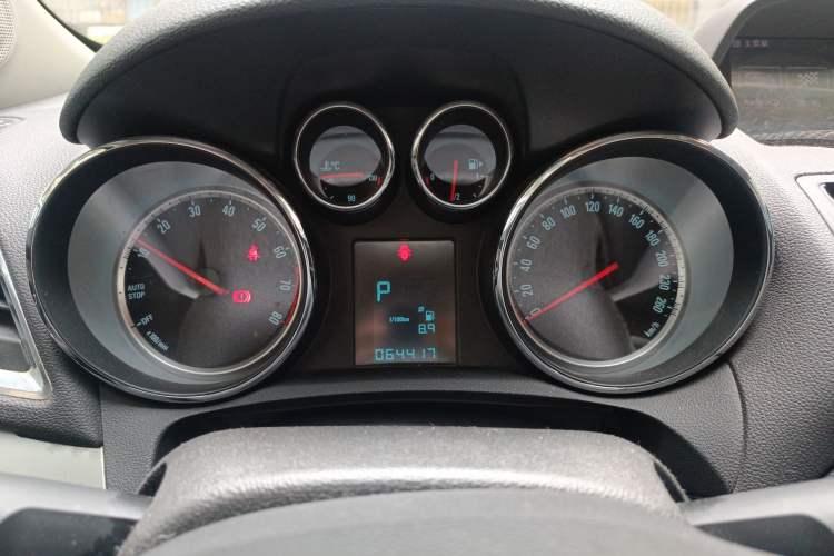 Used Buick Encore 2015 1.4T Automatic Two-Wheel Drive Urban Elite Version
