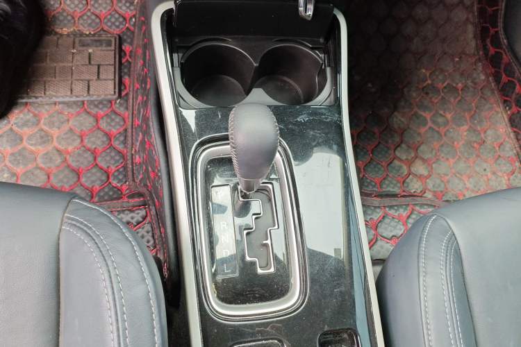 Used Mitsubishi Outlander 2019 2.4L 4x4 Zhi Xiang Edition 5 Seats China V Emission Standard
