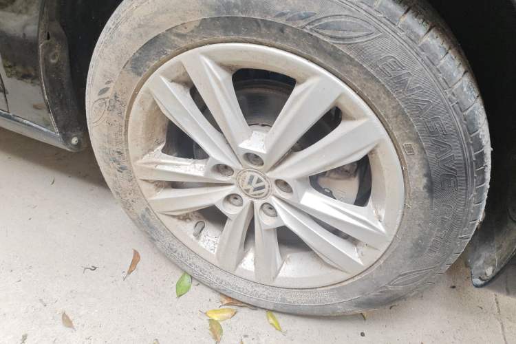 Used Volkswagen Santana 2016 1.6L Manual Comfort Edition Exterior 1