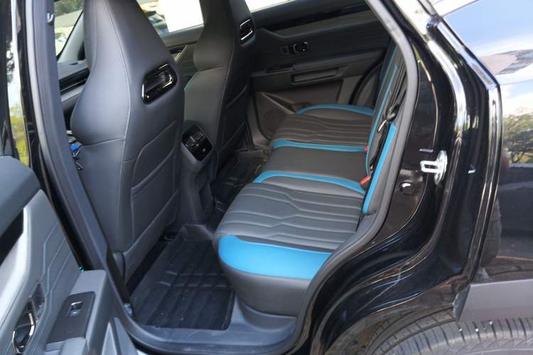 Used JETOUR Shanhai L6 2024 1.5TD DHT ULTRA