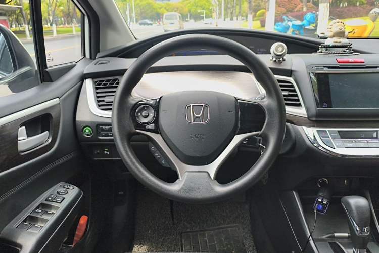 Used Honda Jade 2013 1.8L automatic Comfort version 5 seats Steering Wheel