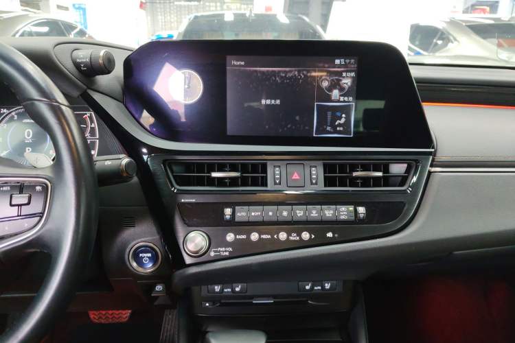 Used Lexus ES 2021 300h Deluxe Edition
