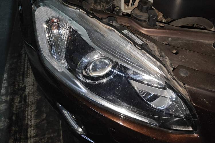 Used Volvo XC60 2017 T5 AWD Smart Upgrade Edition Right Front Headlight