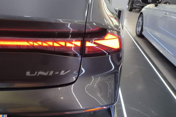 Used Changan UNI-V 2022 1.5T Excellence Model
